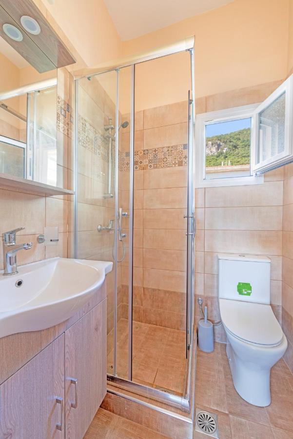 Akrogiali Studios Poros  Luaran gambar
