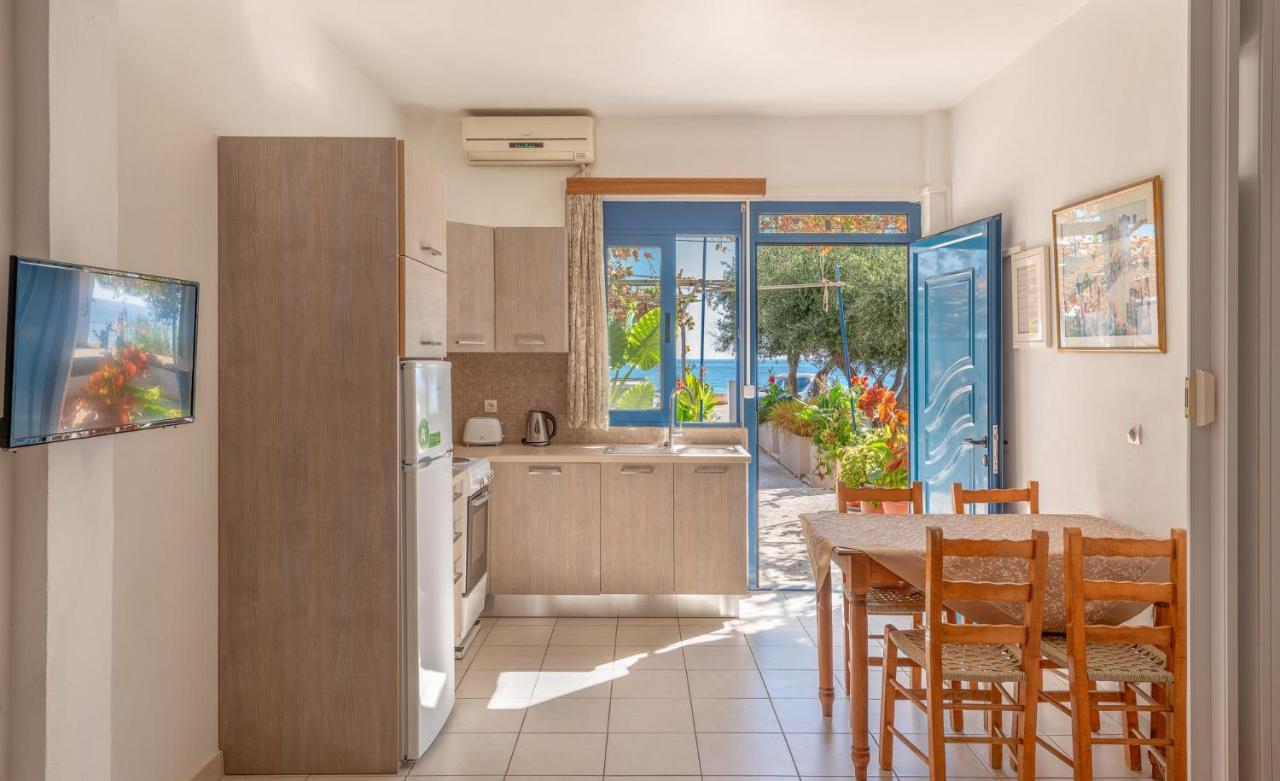 Akrogiali Studios Poros  Luaran gambar