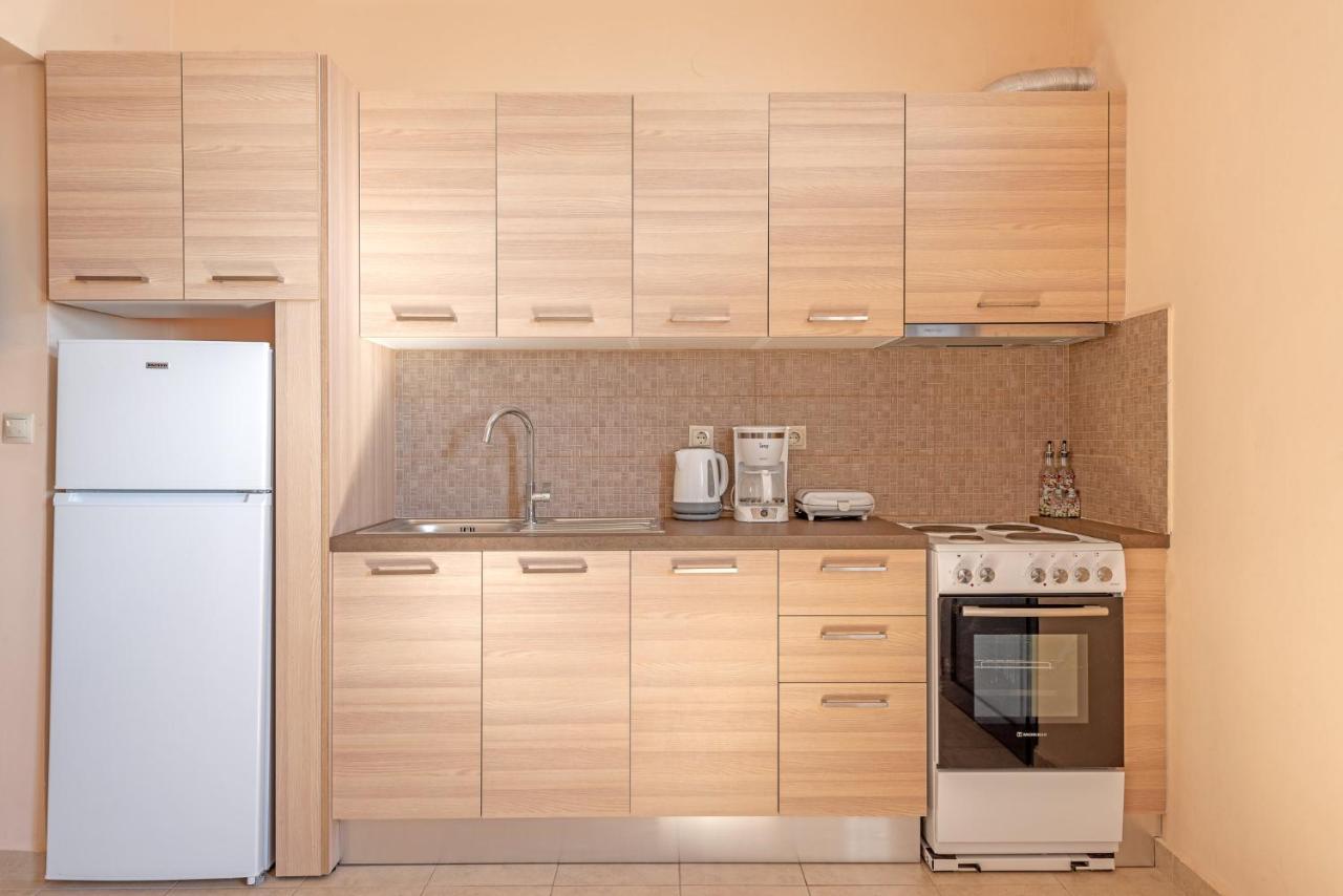 Akrogiali Studios Poros  Luaran gambar