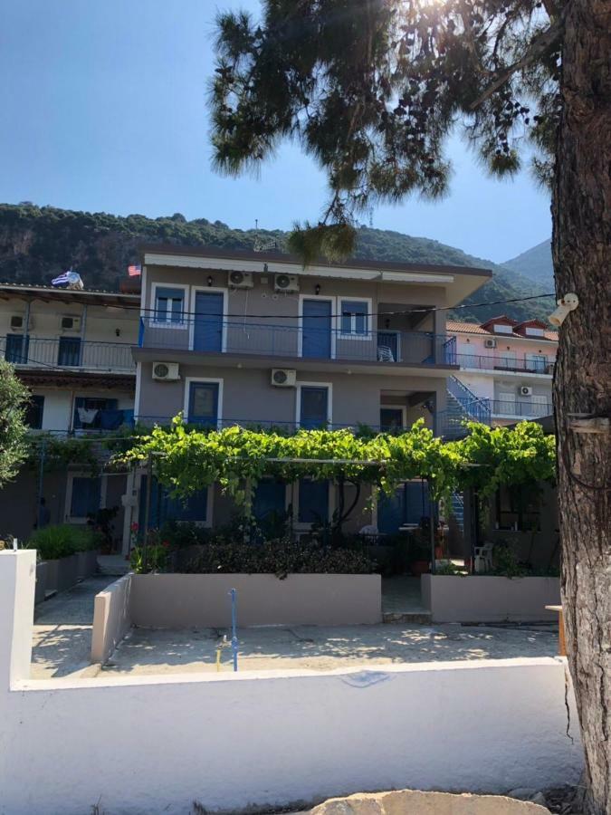 Akrogiali Studios Poros  Luaran gambar