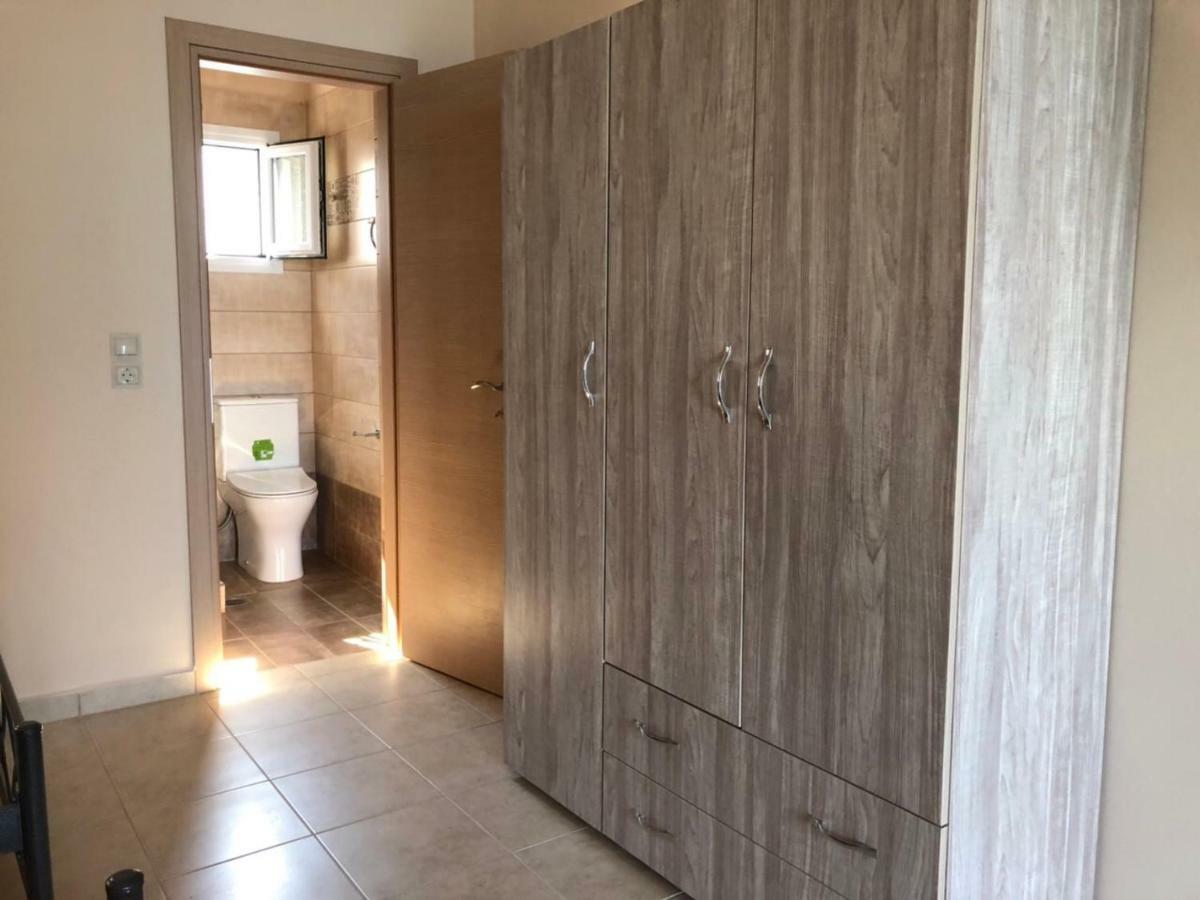 Akrogiali Studios Poros  Luaran gambar